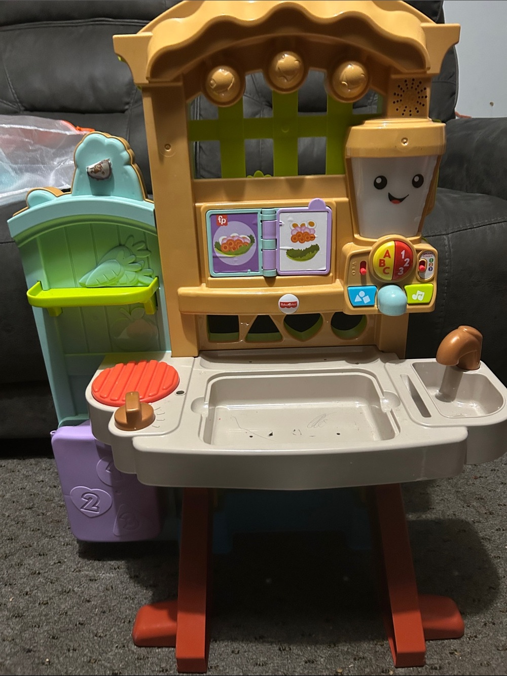 Fisher-Price Laugh & Learn Grown the Fun Garden to Kitchen Playset